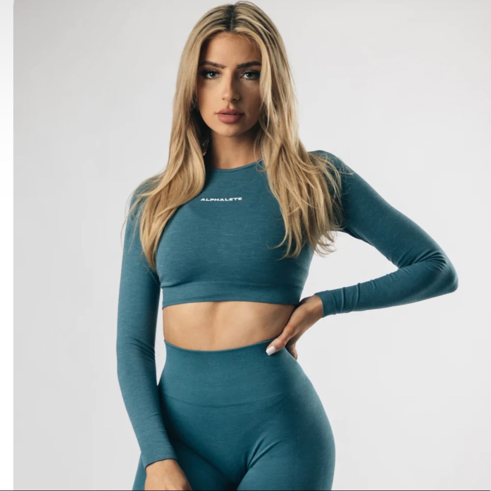 AMPLIFY LONG SLEEVE CROP RAINFALL